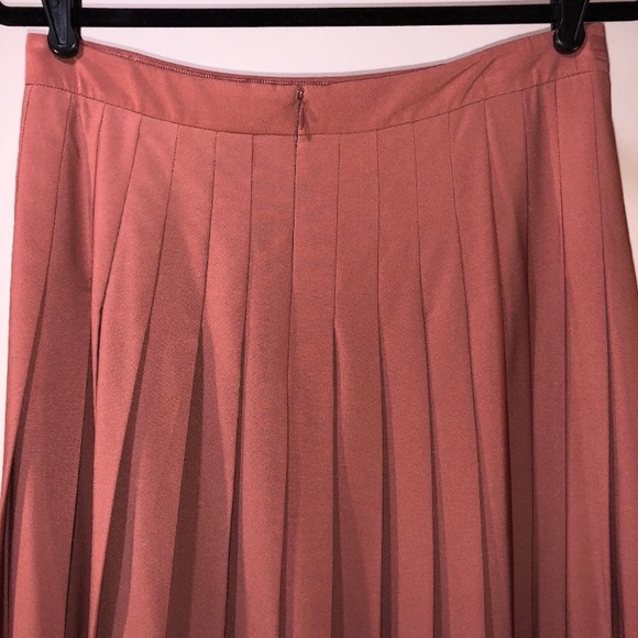 Loft two-tone pleated skirt. Blush color. - Picture 3 of 3